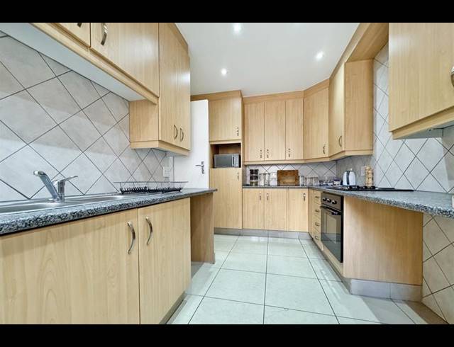3 BEDROOM TOWNHOUSE FOR SALE IN SANDOWN